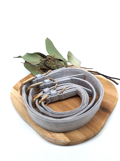 Halsband Samt & veganes Leder | grau | Jetzt online kaufen bei Dogs & Lifestyle
