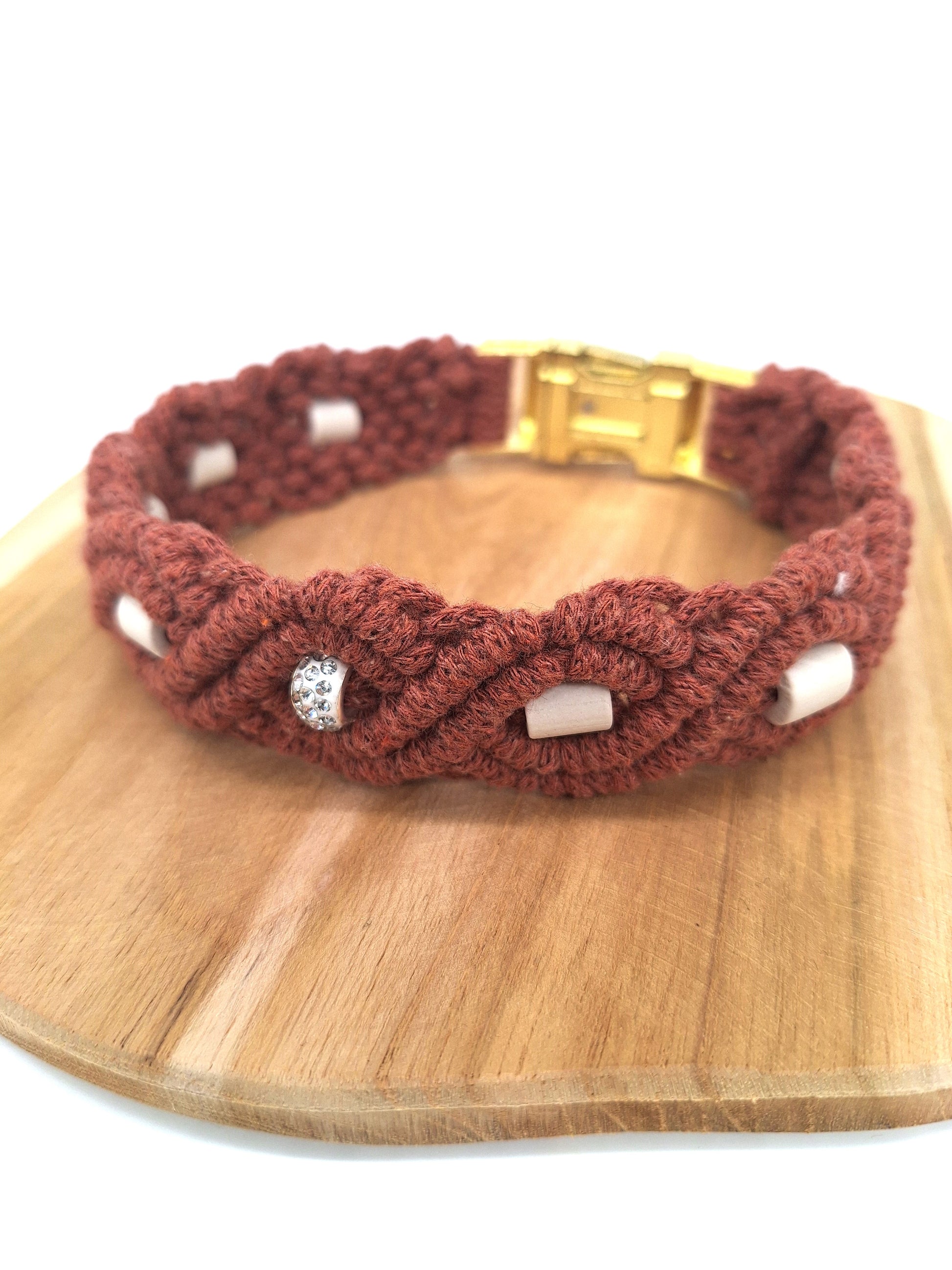 Makramee-Halsband | EM-Keramik- & Strass-Perlen | konfigurierbar | Jetzt online kaufen bei Dogs & Lifestyle