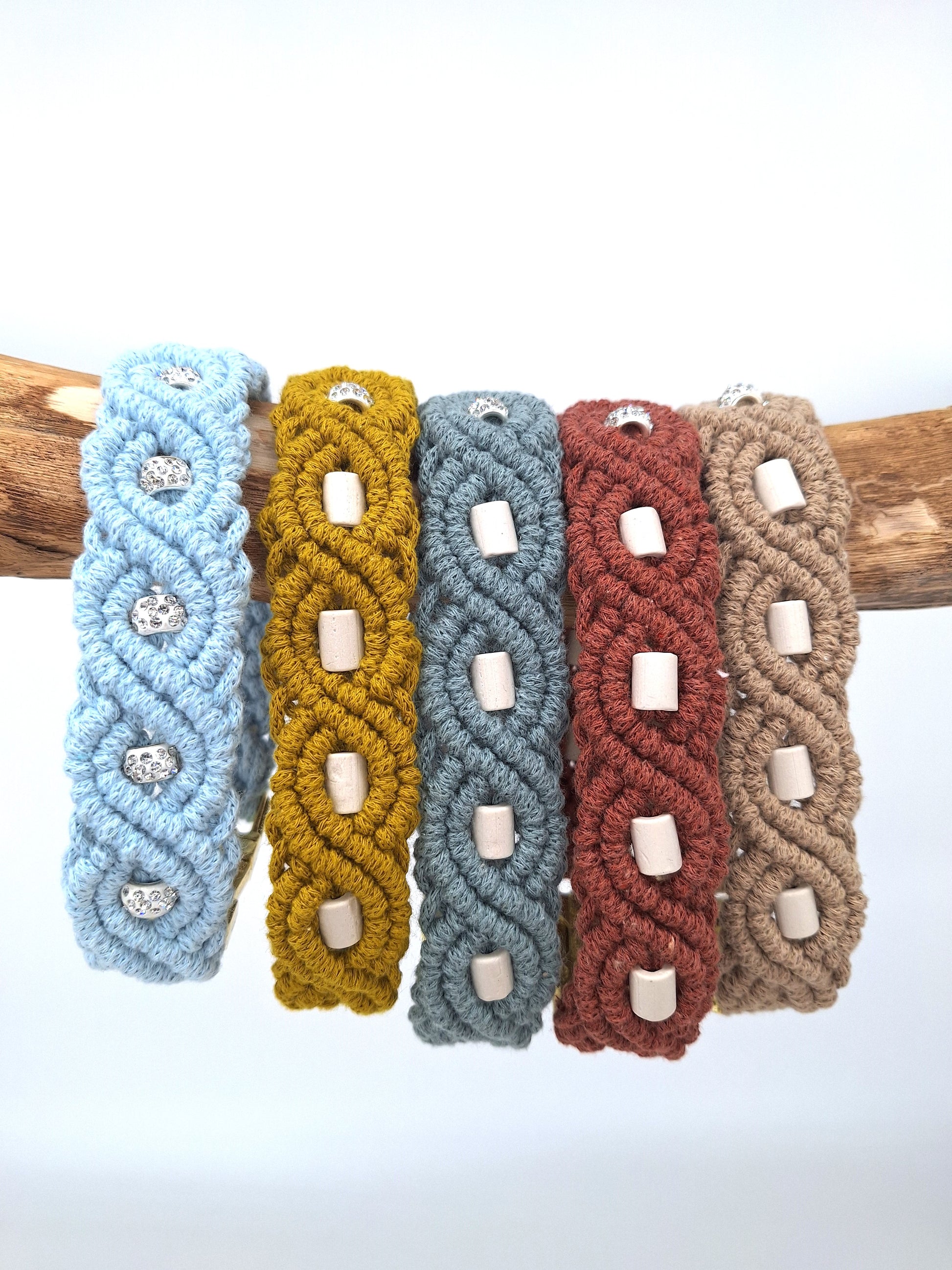 Makramee-Halsband | EM-Keramik- & Strass-Perlen | konfigurierbar | Jetzt online kaufen bei Dogs & Lifestyle