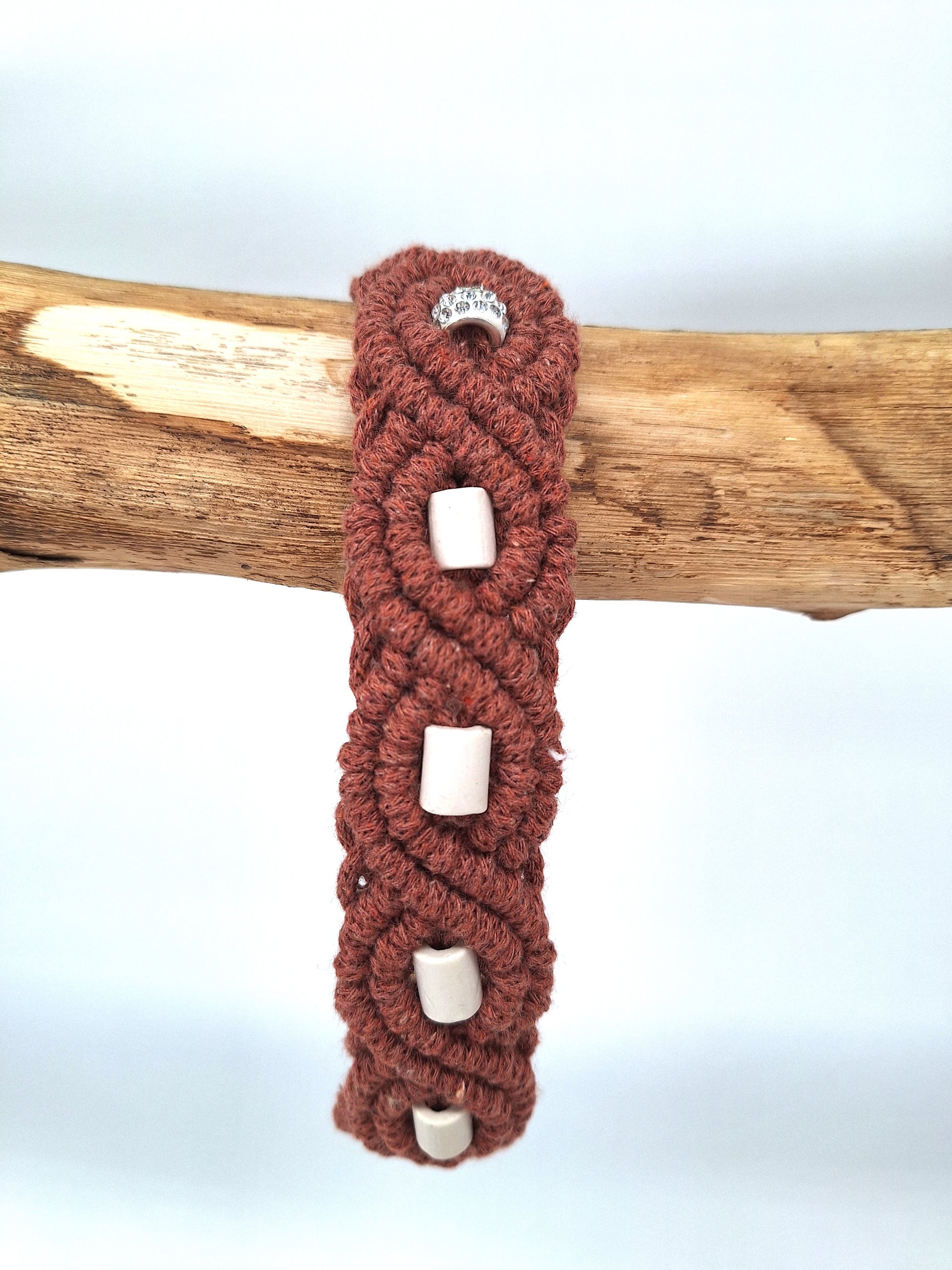 Makramee-Halsband | EM-Keramik- & Strass-Perlen | konfigurierbar | Jetzt online kaufen bei Dogs & Lifestyle