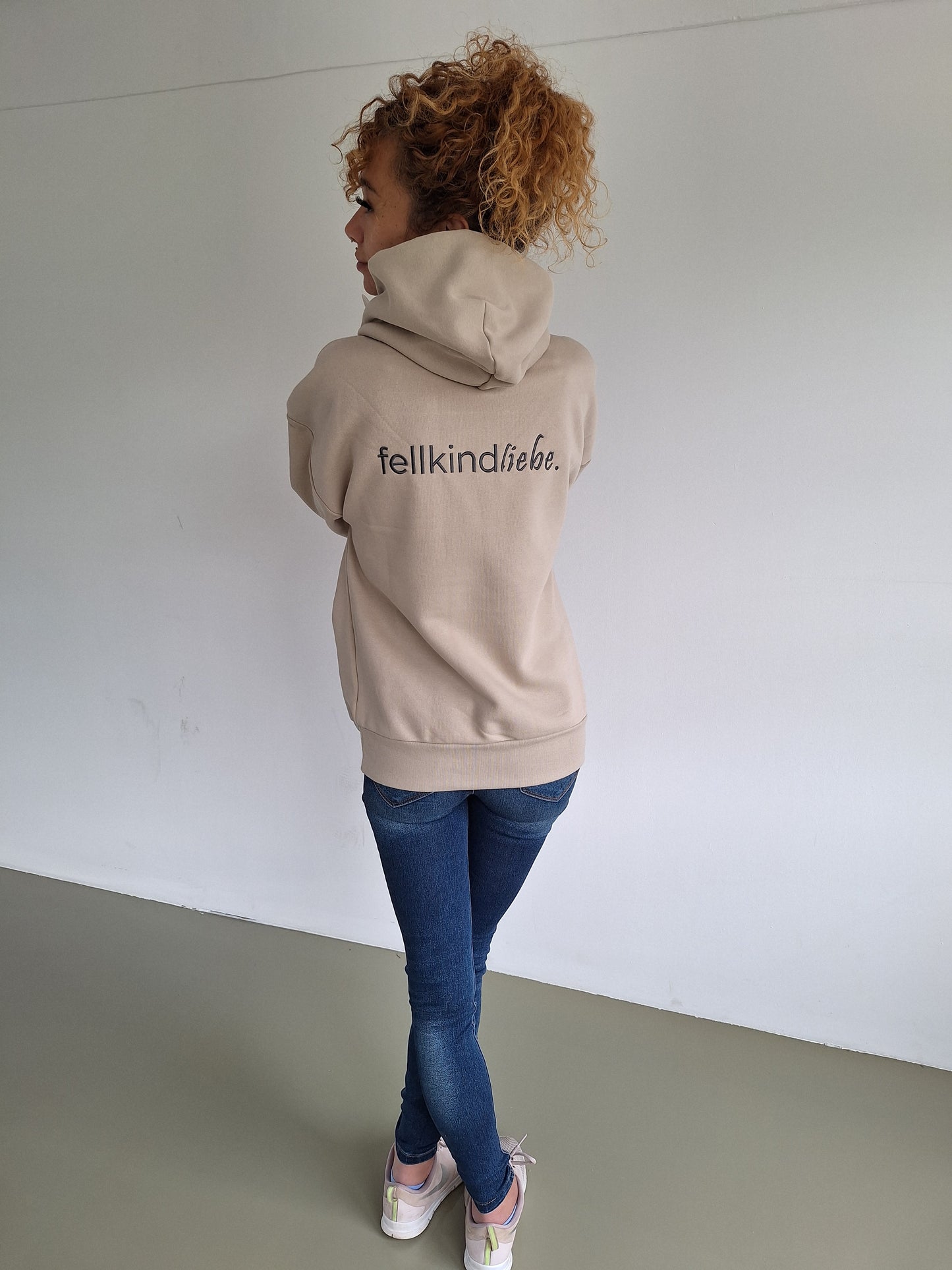 Kapuzen-Hoodie fellkindliebe. | NEU